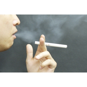 �ƊE���I����җl���E�̓d�q�^�o�R�ł�